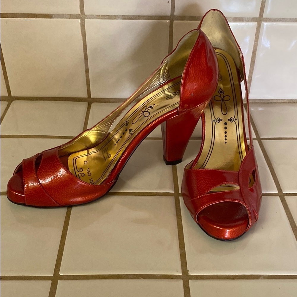 Elegant Red Peep-Toe Heels - Picture 4 of 9